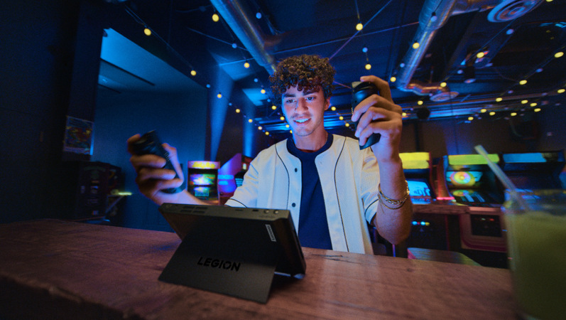 Herná konzola Lenovo Legion Go 8APU1 512 GB  + Game Pass predplatné na 3 mesiace čierna