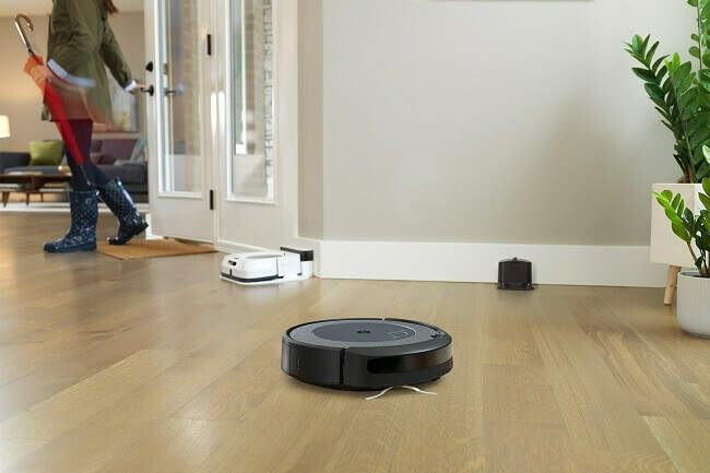 Robotický vysávač iRobot Roomba i3 BF Robotický vysávač iRobot Roomba i3 BF