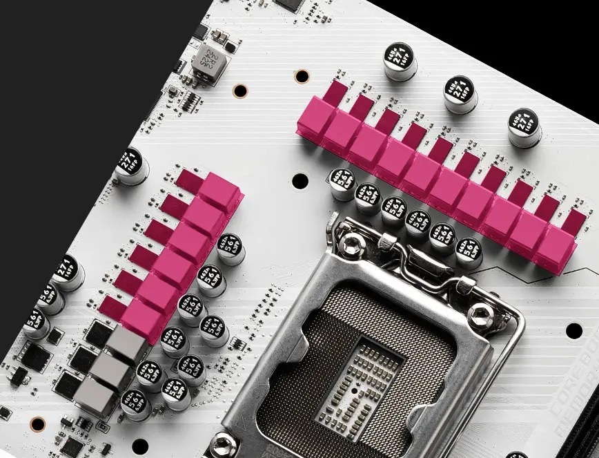 Základná doska MSI MPG Z890 EDGE TI WIFI Detail počítačovej základnej dosky s päticou pre procesor obklopenou radmi kondenzátorov a ružovými chladičmi.