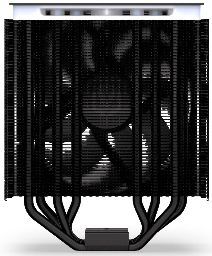 Na obrázku je chladič CPU ENDORFY Fera 5 Black ARGB z pohľadu spredu. Vidíte hlavne hustú mriežku čiernych kovových rebier (radiátor), cez ktorú je len ľahko viditeľný kruhový ventilátor schovaný za nimi. Dole vyčnievajú štyri zahnuté čierne trubičky (heatpipe), ktoré odvádzajú teplo od procesora do rebier. Hore je svetlý okraj konštrukcie, ale podsvietenie na tejto fotke nesvieti.