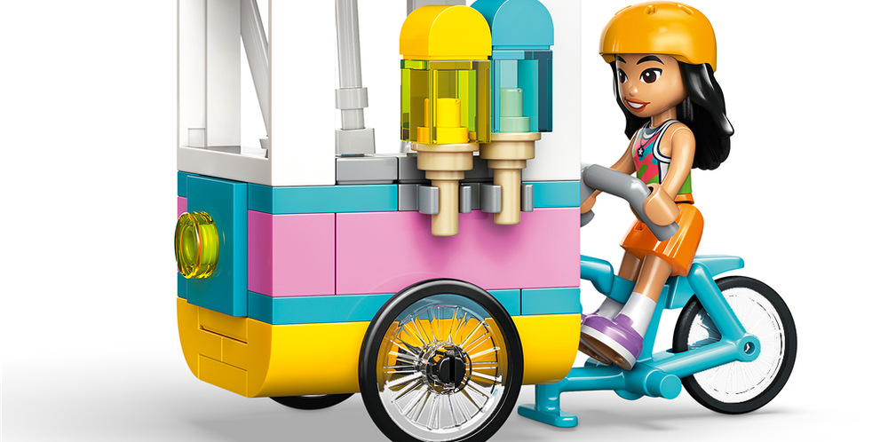 Stánok zo 107 dielikov zostavíte s pomocou 3D návodu v LEGO Builder a potom sa pustíte do predaja dobrôt.