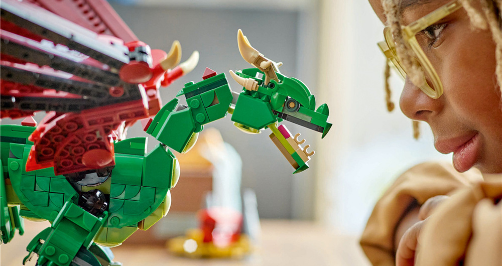 Stavebnica LEGO® Creator 3 v 1 31161 Stredoveký drak Pohyblivé časti všetkých troch modelov dávajú deťom väčšiu voľnosť pri hraní a vymýšľaní vlastných scenárov.