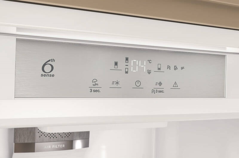 Chladnička s mrazničkou Whirlpool SP40 812 EU 2 biela Chladnička kombinovaná Whirlpool SP40 812 EU 2, vstavaná, elektronické ovládanie