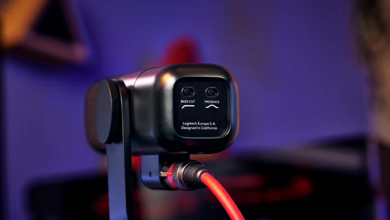Mikrofón Logitech G Yeti Studio Active Dynamic XLR Broadcast Microphone with ClearAmp biely Otočný držiak a XLR pripojenie umožňujú flexibilné nastavenie a profesionálnu integráciu do štúdia.
