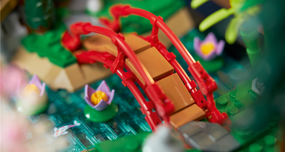 Stavebnica LEGO® Icons 10315 Tichá zahrada Užite si relaxačné stavanie a vytvorte si pôsobivú záhradnú scenériu