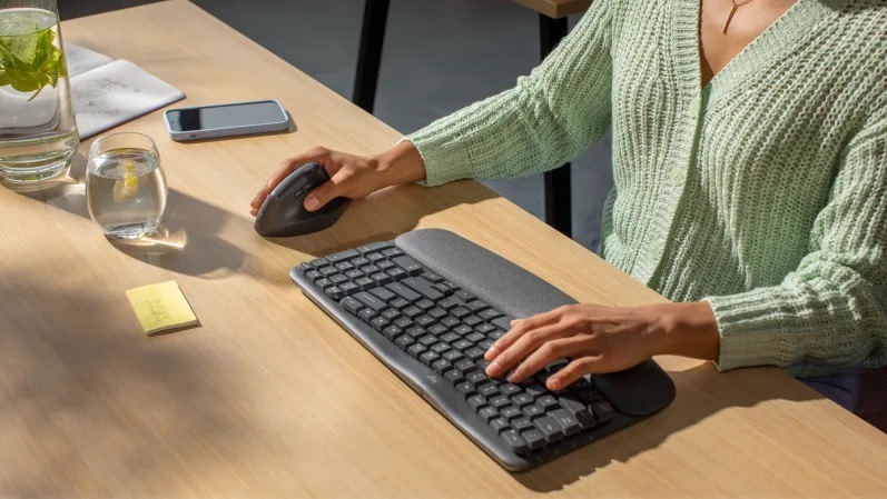 Klávesnica Logitech Wave Keys, CZ/SK layout grafitová farba