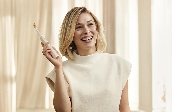 Zubná kefka Philips Sonicare 9900 DiamondClean Prestige HX9997/32 modrá