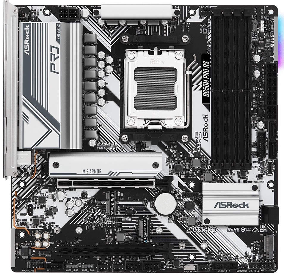 Základná doska ASRock B650M PRO RS Pohľad na dosku zhora so socketom AMD AM5 pri hornej časti a so štyrmi slotmi DDR5 vpravo od neho. Uprostred je PCIe x16 slot pre grafiku a pod ním ďalší dlhý slot. Ďalej vidíme tri M.2 pozície pre SSD (jedna pre PCIe 5.0 a dve pre PCIe 4.0) a na pravom okraji štvorice SATA konektorov pre klasické disky. Po okrajoch sú rozmiestnené konektory pre napájanie (24pin ATX + 8pin CPU), niekoľko 4pin konektorov pre ventilátory, interné USB vrátane USB-C pre predný panel a RGB/ARGB header(y) pre podsvietenie. Zadný panel je v jednej línii s portami v ľavej časti dosky.