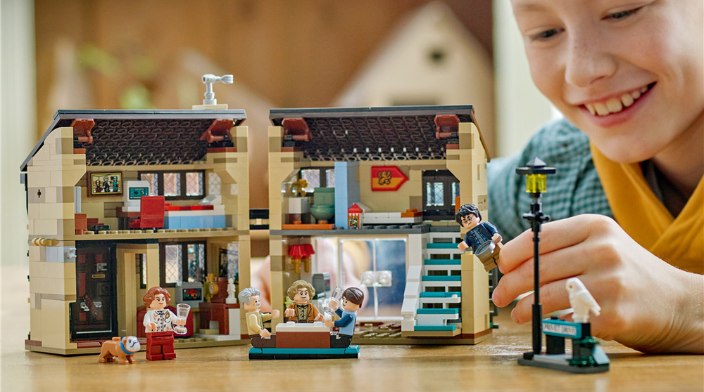 Stavebnica LEGO® Harry Potter™ 76451 Zobí ulice: Návštěva tety Marge Stavebnica LEGO Harry Potter je nápaditým darčekom pre školákov od 8 rokov a ponúka zábavné stavanie aj hranie.