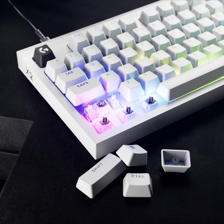 Detail klávesnice Logitech PRO X2 Rapid s odňatými klávesami a odkrytými spínačmi
