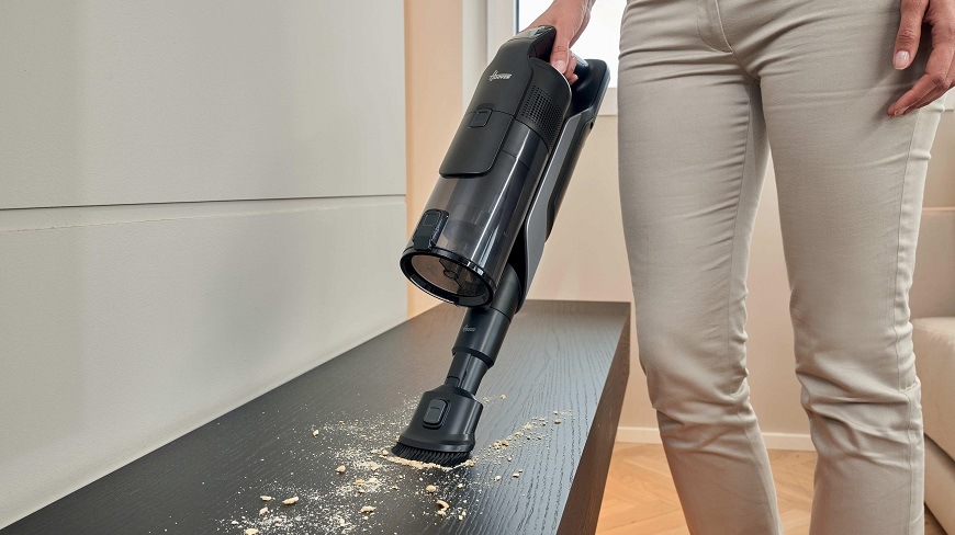 Tyčový vysávač Hoover HF610H 011 čierny/sivý HF610H 011 ručná verzia vysávača s nábytkovou kefou