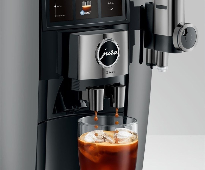 Automatický kávovar Jura J10 twin Diamond Onyx čierny/sivý Automatický kávovar Jura J10 twin Diamond Onyx pripravuje Cold Brew kávu