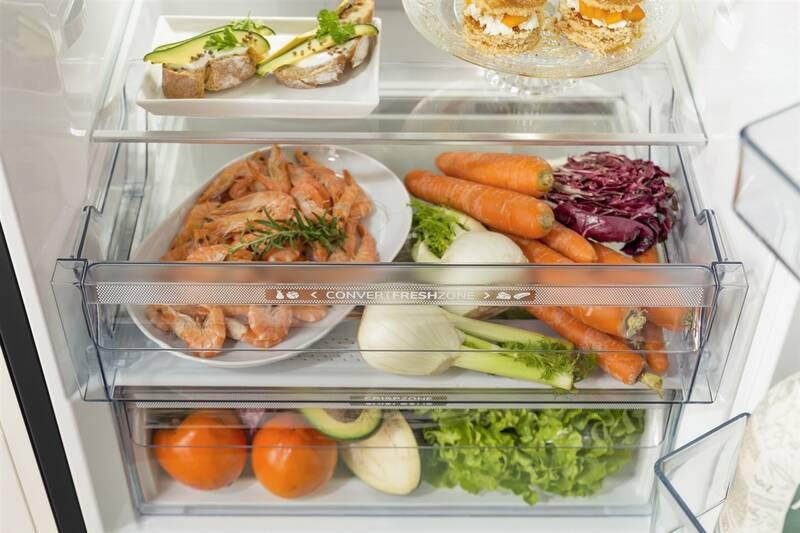 Chladnička s mrazničkou Gorenje Retro ONRK619DBK čierna