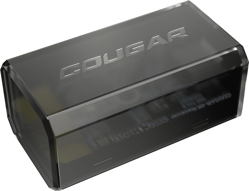 Myš Cougar Revenger PRO 4K čierna Na obrázku je priehľadné dymové puzdro s nápisom Cougar na hornej strane. Vnútri je vidieť drobné príslušenstvo k bezdrôtovej myši, pravdepodobne USB adaptér alebo prijímač. Puzdro má hranatý tvar, tmavo šedé prevedenie a pôsobí ako ochranný kryt na prenos alebo uloženie príslušenstva.