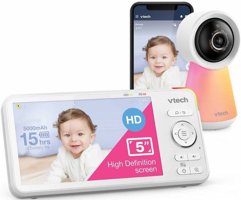Detská elektronická pestúnka Vtech RM5756HD biela Ukážka sledovania dieťaťa cez mobilnú aplikáciu v telefóne spolu s rodičovskou jednotkou a kamerou s 2K rozlíšením a 24× zoomom