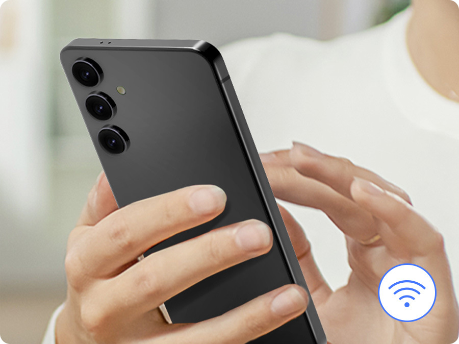 Americká chladnička Samsung RS70F65KETEO strieborná Mopbilný telefón držaný v rukách, symbol Wi-Fi pripojenie
