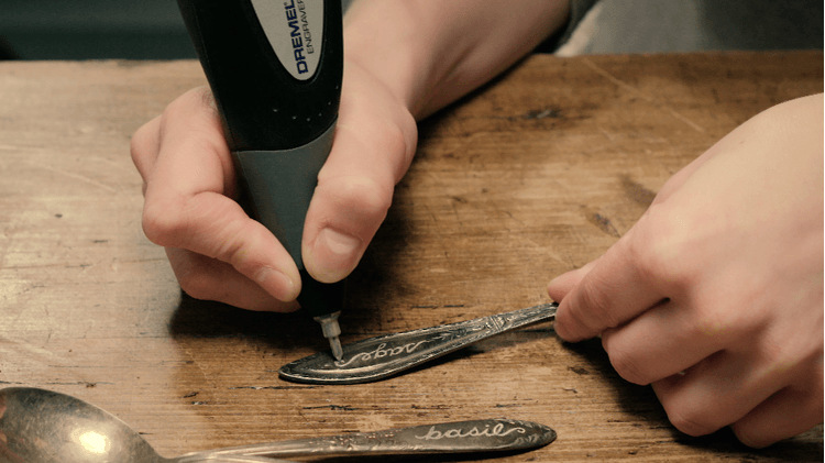 Priama brúska Dremel Engraver (290-3) Priama brúska Dremel Engraver (290-3) minimalizuje vibrácie aj vďaka pogumovanej rukoväti