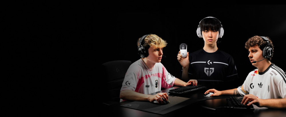 Myš Logitech G PRO X 2 Superstrike biela Portrétna snímka profesionálnych hráčov držiacich myš.