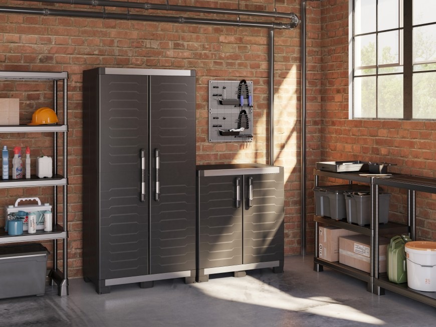 Skriňa Keter XL Garage Low plast Skriňa Keter XL Garage Low umiestnená v garáži