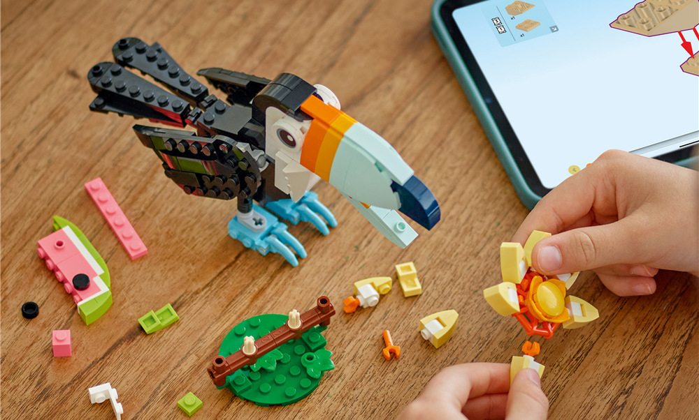 Stavebnica LEGO® Creator 3 v 1 31173 Divoké zvieratá: Tropický tukan Tropické zvieratká môžu po hraní poslúžiť ako farebné dekorácie do detskej izby a spestriť policu.