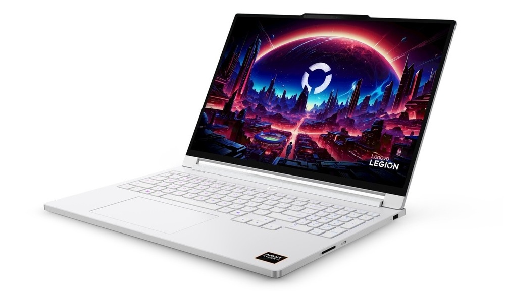 Notebook Lenovo Legion 7 16AGP11 + Xbox Game Pass Premium na 2 mesiace zadarmo biely Herný notebook Lenovo Legion 7 16AGP11 otvorený a zapnutý, otočený doľava