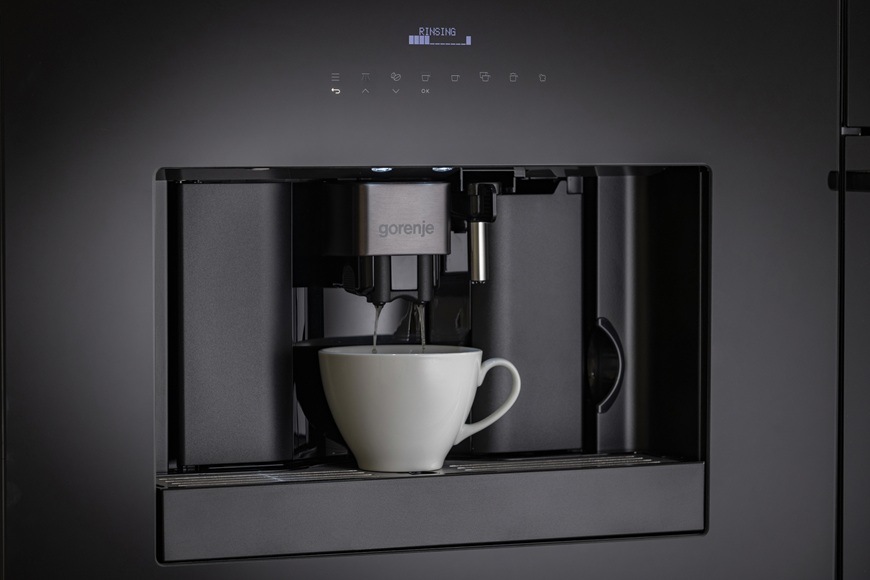 Espresso Gorenje G800 CM4G8BG čierna Samočistiaci program preplachuje kávovar, čím sa zaistí rovnako výborná chuť kávy a jednoduchá údržba