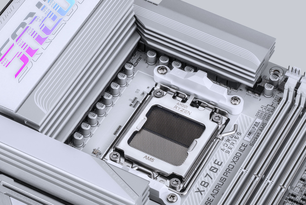 Základná doska GIGABYTE X870E AORUS PRO X3D ICE USB4, Wi-Fi 7, 5GbE LAN a PCIe 5.0 poskytujú konektivitu pripravenú na budúci hardvér.