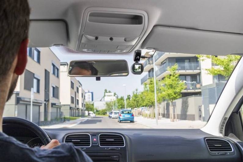 Autokamera LAMAX T4 čierna