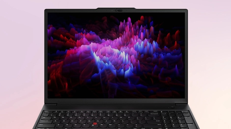 Notebook Lenovo ThinkPad P16s Gen 4 čierny Elegantný notebook so živým displejom, na ktorom sa na tmavom pozadí zobrazujú farebné vlny ružovej, červenej a modrej farby, čo vytvára dynamický efekt digitálneho umenia.