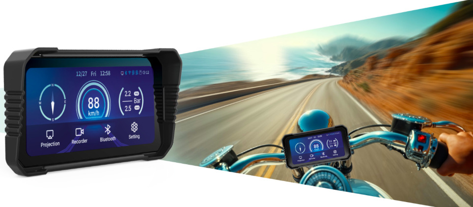 MOTO displej NAVITEL MS850 DUAL zobrazený pri jazde na motocykli s aktívnou navigáciou