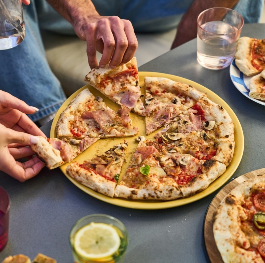 Pec na pizzu Tefal JM600TE0 Pizza Pronto bronzová Pizza na tanieri