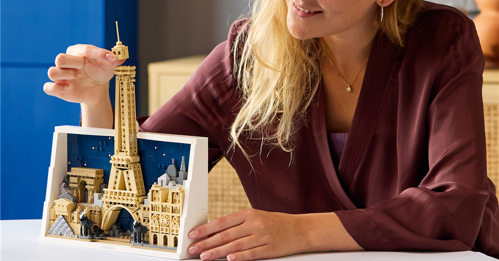 Stavebnica LEGO® Architecture 21064 Paříž – město lásky Stavebnica poteší dospelých milovníkov Paríža, cestovania aj architektúry a poslúži ako štýlový výstavný darček.