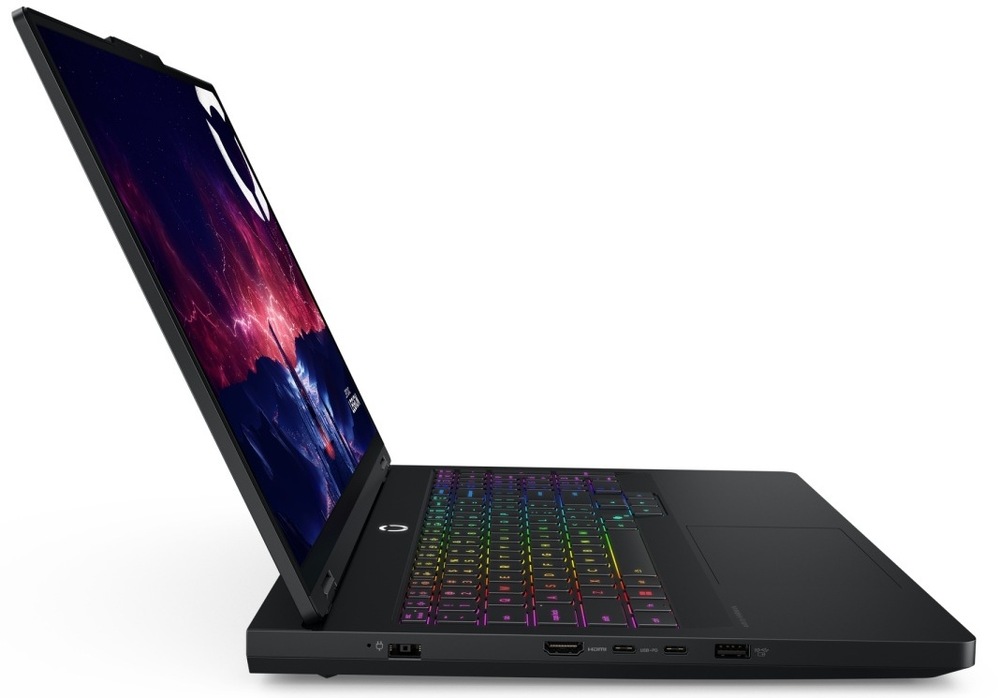Notebook Lenovo Legion Pro 5 16IAX10 čierny Lenovo Legion Pro 5 16IAX10 ťaží aj z konektorovej výbavy na úrovni