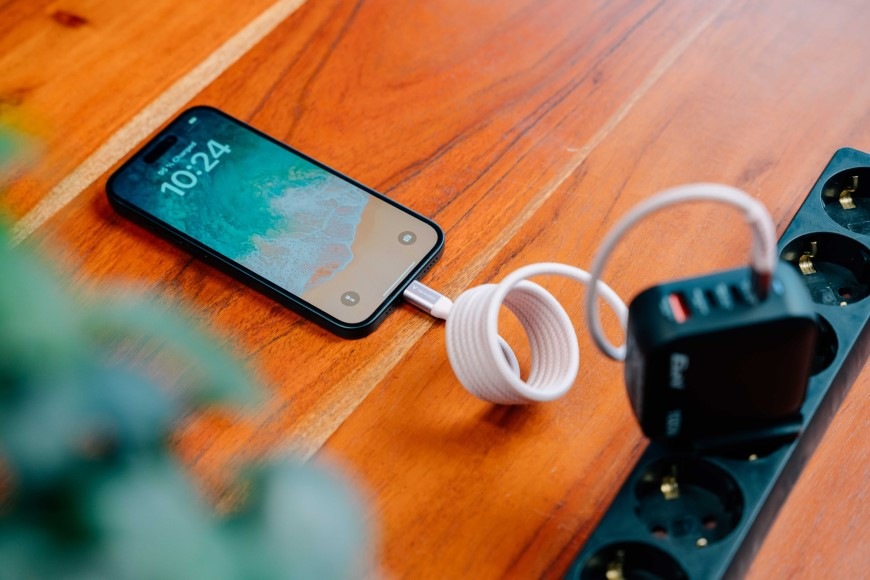 Kábel Verbatim Sync & Charge USB-C/USB-C 100W 1,2m sivý „Kábel