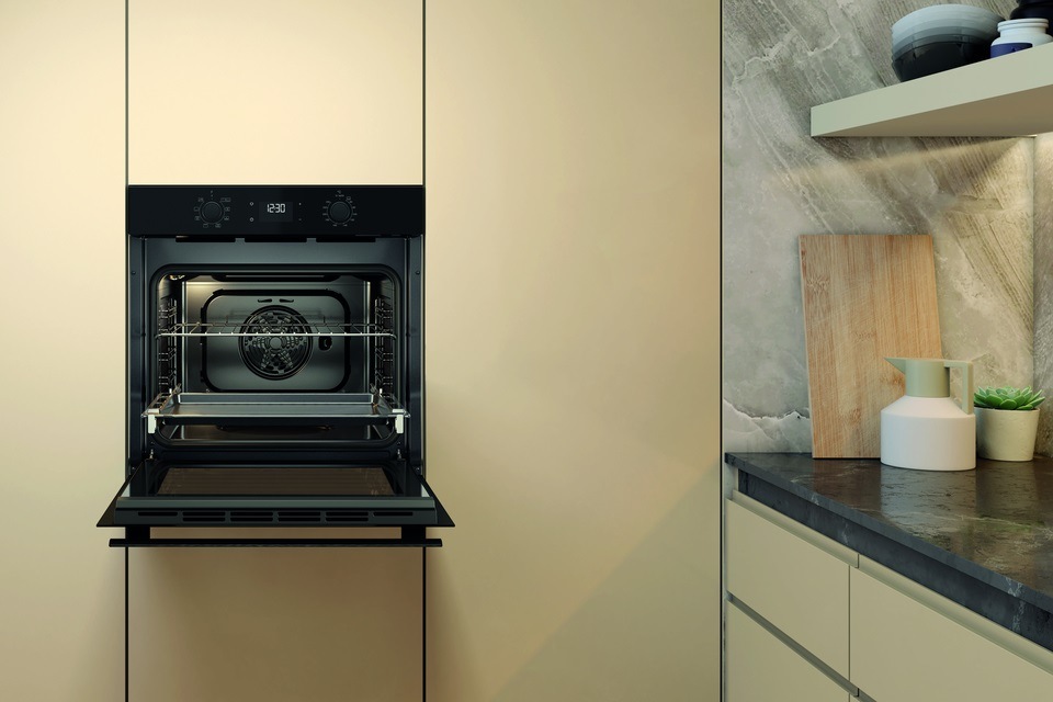 Rúra Whirlpool New Actual OMR55CU1B čierna Teplovzdušná vstavaná rúra Whirlpool OMR55CU1B, čierna
