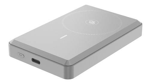 Powerbank GoGEN MagSafe, Qi2, 10000mAh sivá Bezdrôtová MagSafe powerbanka strieborná s kapacitou 10000mAh, detail na USB-C konektor a indukčnú nabíjaciu plochu