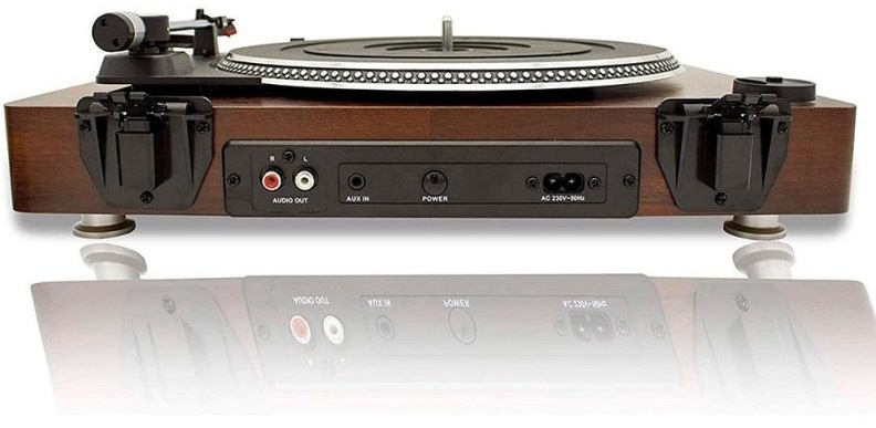 Gramofón Roadstar TT-260SPK hnedý Na bočnej strane gramofónu Roadstar TT-260SPK sa nachádzajú vstupy a výstupy pre pripojenie ďalšieho zariadenia.