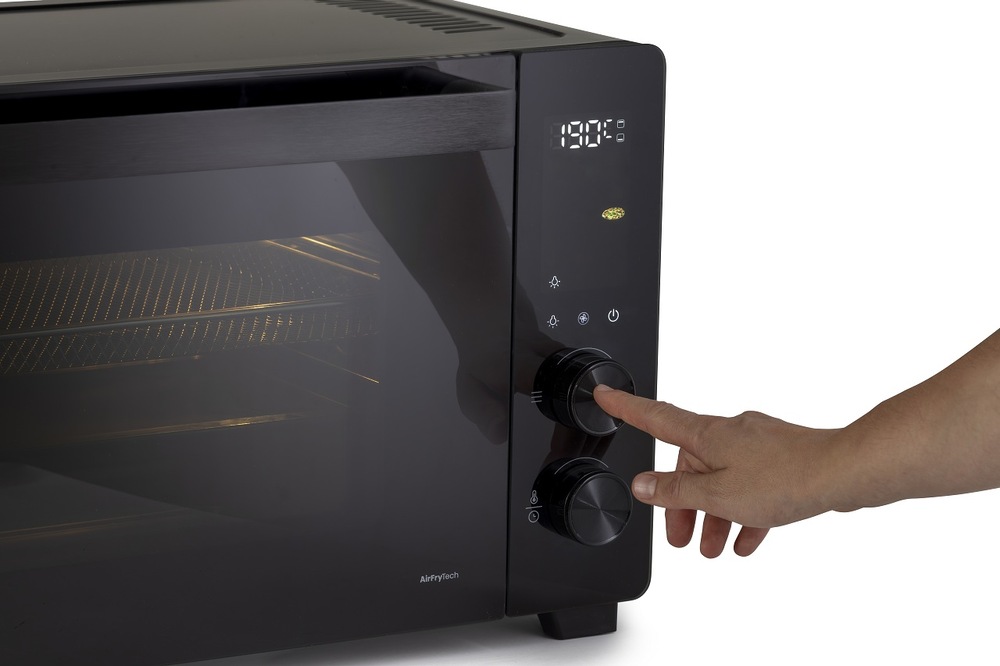 Mini rúra Hisense HOM30AF AirFry čierna Mini rúra Hisense HOM30AF ponúka 12 programov