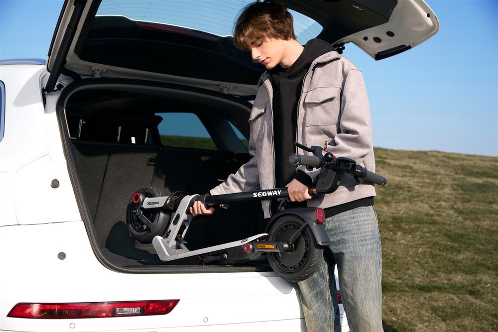 Elektrická kolobežka Segway eKickscooter Ninebot E3 E antracitová farba Elektrická kolobežka Segway eKickscooter Ninebot E3 E antracitová farba