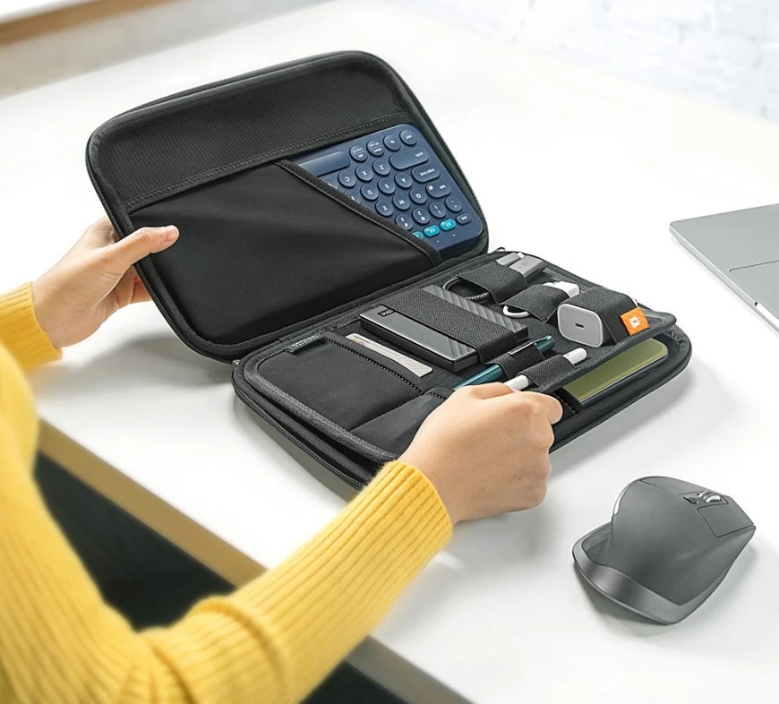 Puzdro na tablet tomtoc FancyCase Plus na Apple iPad Pro 11" sivé Puzdro tomtoc FancyCase Plus pojme Apple iPad Pro 11" aj príslušenstvo