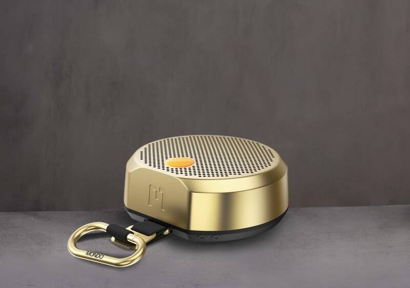 Kompaktný reproduktor Mondo Speaker Small s praktickou karabínou na prenášanie