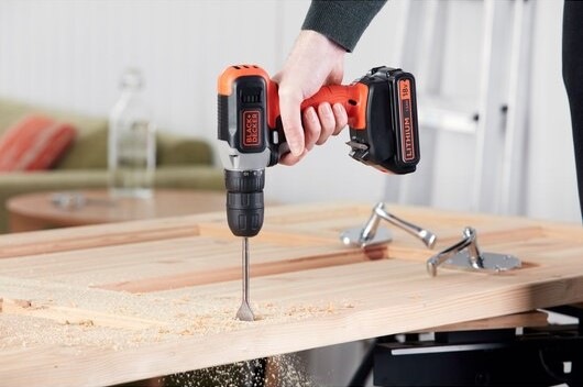 Vŕtací skrutkovač Black-Decker BCD001C1-QW (s batériou) Vŕtací skrutkovač Black-Decker BCD001C1-QW (s batériou)