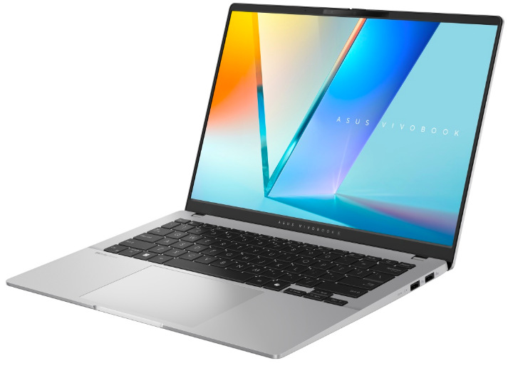 Notebook Asus Vivobook S 14 strieborný Strieborný ASUS Vivobook S 14 z pravého uhla s OLED displejom a klávesnicou