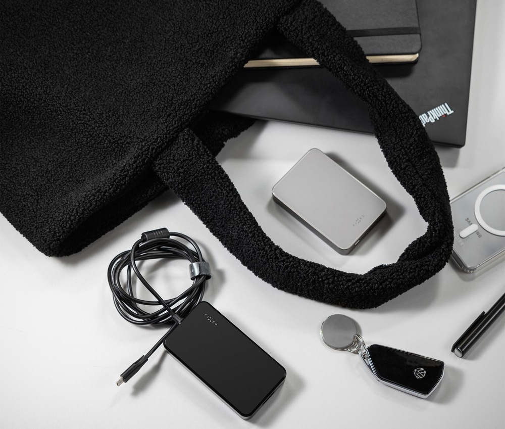 Sieťový adaptér FIXED GaN USB-C, PD 3.0, 100 W čierny Nabíjací adaptér FIXED GaN USB-C, PD 3.0, 100 W vhodný na cesty