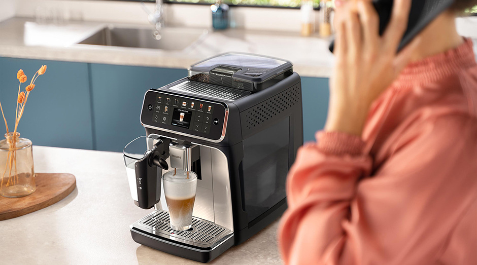 Automatický kávovar Philips Series 5500 LatteGo EP5547/90 čierny/chróm