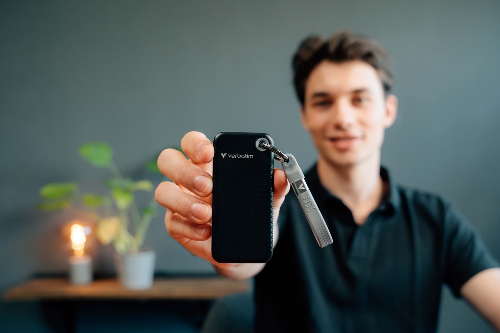 SSD externý Verbatim Pocket 2TB čierny/červený SSD externý Verbatim Pocket 2TB čierny/červený