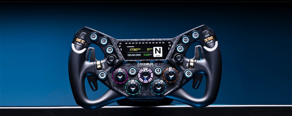 Volant Moza Racing KS Pro hliník Pretekársky volant pre simulátory s elegantným, futuristickým dizajnom. Vyznačuje sa digitálnym displejom, radom tlačidiel a ergonomickými úchopmi. Celkové poňatie pôsobí špičkovo a dynamicky.