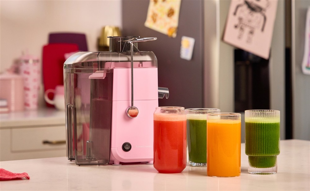 Odšťavovač RUSSELL HOBBS Juice Luxe Raspberry 28771-56 ružový Odšťavovač Russell Hobbs Juice Luxe detail produktu so šťavami