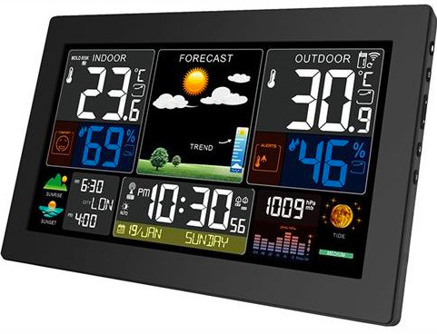 Detail meteostanice Solight TE81XL-B s farebným displejom zobrazujúcim teplotu a predpoveď