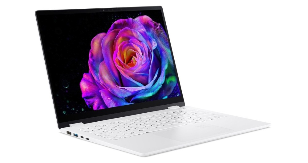Notebook Acer Swift Edge 14 AI (SFE14-I51-75MG) biely Otvorený a zapnutý notebook Acer Swift Edge 14 AI (SFE14-I51-75MG) otočený doprava